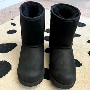 SZ 5 black Uggs